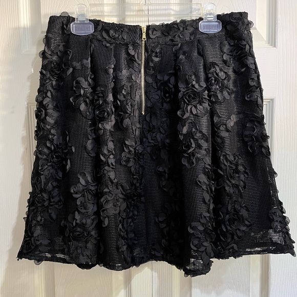 Worthington Mini Mesh Black cage skirt in Size 12P - Picture 2 of 3